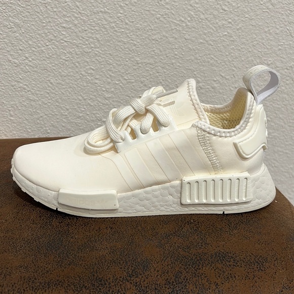 nmd r1 off white sand